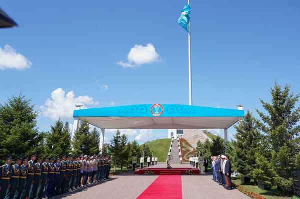 Мемлекеттік ту көтерілді: Елорда күнін тойлау басталды - Sputnik Қазақстан