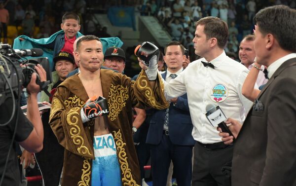 Казахстанский боксер-профессионал Канат Ислам нокаутировал своего соперника – доминиканца Хулио де Хесуса   - Sputnik Казахстан