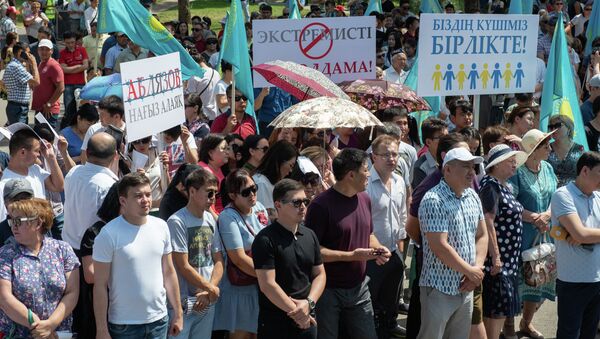 Мирный митинг против провокаций и войны прошел в Алматы - Sputnik Қазақстан