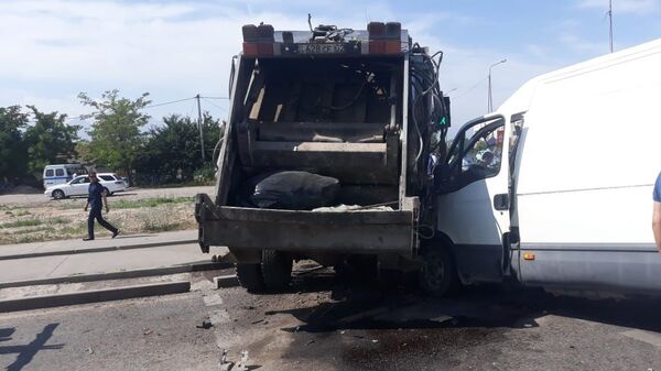 Алматыда қоқыс таситын көлік жүргізушісі жолаушының өліміне себепші болды - Sputnik Қазақстан