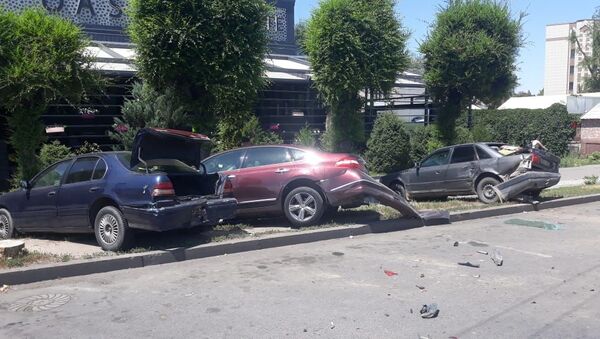 Пежо устроил массовую аварию на улице Абая - Sputnik Казахстан