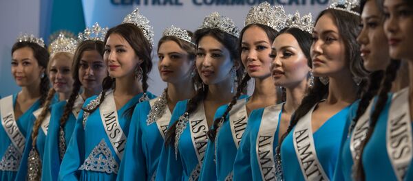 Участница конкурса Мисс Казахстан-2016 Участница конкурса Мисс Казахстан-2016 - Sputnik Казахстан