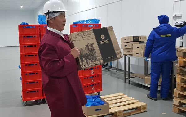Готовая продукция нового мясоперерабатывающего завода в Щучинске - Sputnik Казахстан
