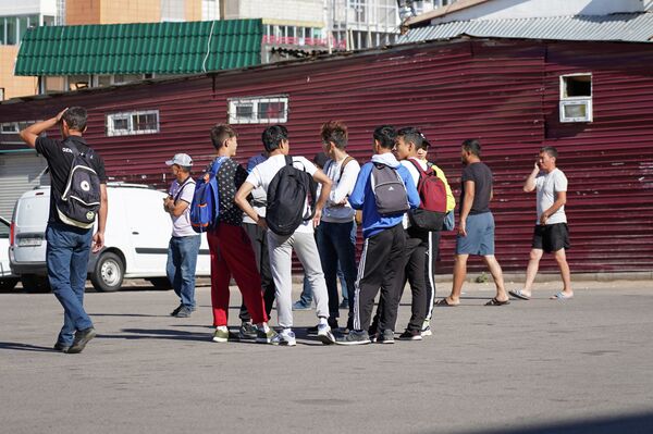 Адамды құлдай көреді: астанадағы пятакта қара жұмыс істейтіндердің әңгімесі  - Sputnik Қазақстан