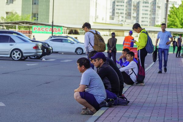 Адамды құлдай көреді: астанадағы пятакта қара жұмыс істейтіндердің әңгімесі  - Sputnik Қазақстан