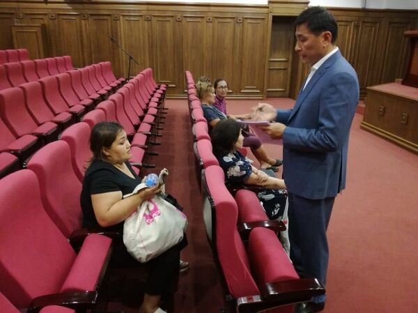 Көлгінов: Көпбалалы аналармен біреулер ойнап отыр, сыртынан күледі - Sputnik Қазақстан