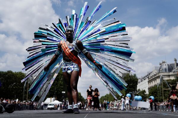 Участник Tropical Carnival в Париже  - Sputnik Казахстан