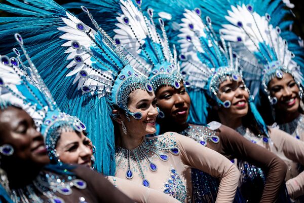 Участники Tropical Carnival в Париже - Sputnik Казахстан