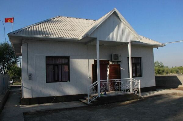 Отбасымен бірге мешітте тұруға мәжбүр болған полицей баспаналы болды – фото - Sputnik Қазақстан