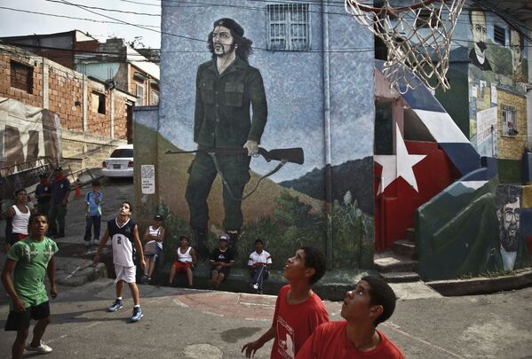 Опасные трущобы Каракаса. Баррио 23 января - Sputnik Қазақстан