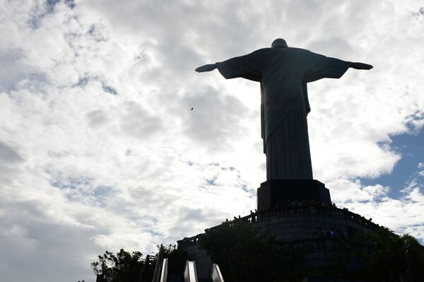 Статуя Христа-Искупителя на горе Корковаду в Рио-де-Жанейро, Бразилия - Sputnik Казахстан