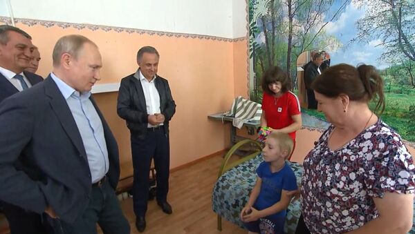 Вы Путин? Я вас в телевизоре видел! - маленький Матвей поговорил с президентом - видео - Sputnik Казахстан