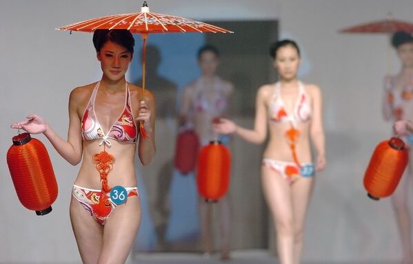 Участница конкурса 33rd Miss Bikini International China в Китае  - Sputnik Казахстан