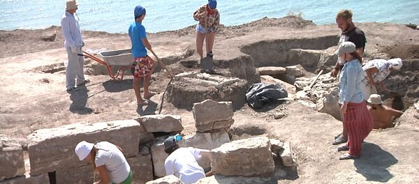 СПУТНИК_Археологи нашли древнюю радионяню при раскопках некрополя Кыз-Аул в Крыму СПУТНИК_Археологи нашли древнюю радионяню при раскопках некрополя Кыз-Аул в Крыму - Sputnik Казахстан