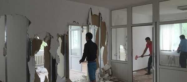 Снос верхних этажей здания Национального пресс-клуба - Sputnik Казахстан