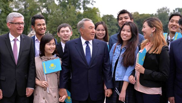Встреча Назарбаева со студентами из Казахстана в Польше - Sputnik Казахстан