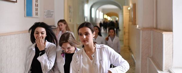 Студенты-медики в учебном заведении, архивное фото - Sputnik Казахстан