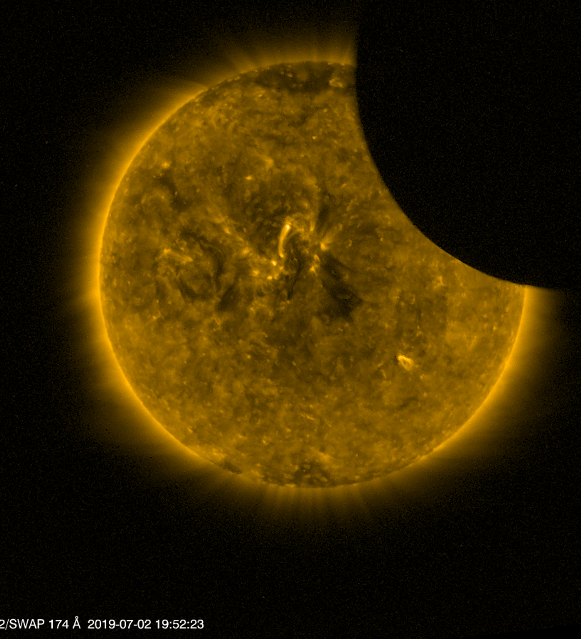 Солнечное затмение июля 2019 года. Солнце через телескоп. A partial Eclipse of an Active Sun фото НАСА. A partial Eclipse of an Active Sun фото.