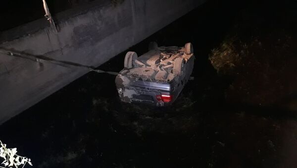 Автомобиль, упавший в реку - Sputnik Казахстан