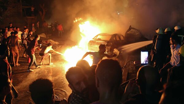 Горящий после взрыва автомобиль в Каире - Sputnik Казахстан
