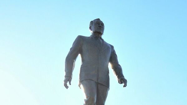 Памятник Нурсултану Назарбаеву в Талдыкоргане - Sputnik Казахстан