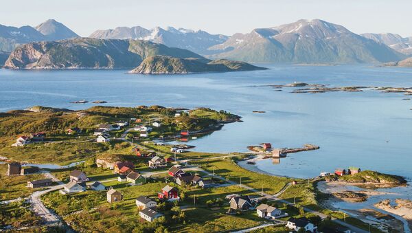 В норвежской фюльке Тромс находится остров Соммарой или Соммарей   - Sputnik Казахстан