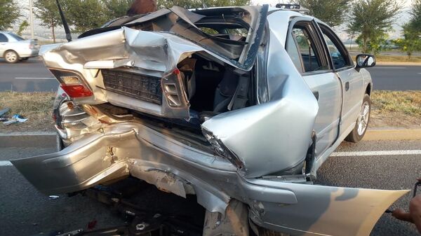 Машина врезалась в заглохшее на дороге авто в Алматы: есть пострадавшие - Sputnik Казахстан