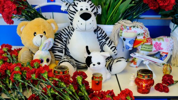 Цветы, свечи, игрушки, иллюстративное фото - Sputnik Казахстан