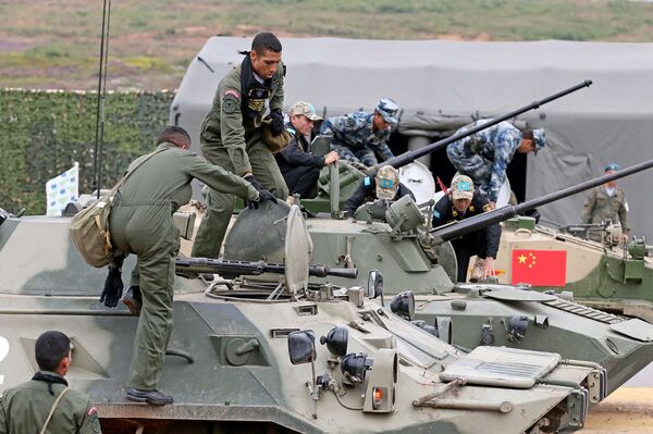 Казахстанские десантники: подвела техника, но не выучка Казахстанские десантники: подвела техника, но не выучка - Sputnik Казахстан