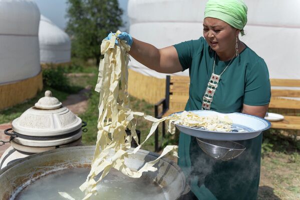 Гостей этноцентра ждали мастер-классы, этно-показы и дегустации национальных блюд - Sputnik Казахстан