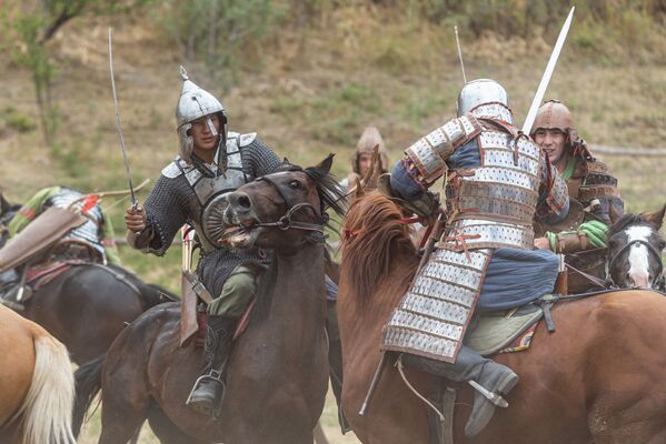 Гости этноцентра смогли посмотреть захватывающие конные представления и военные парады - Sputnik Казахстан