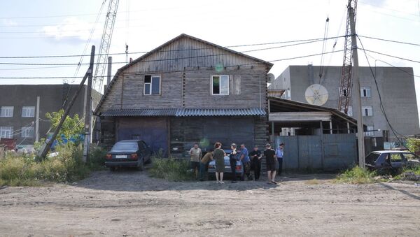 Бывшие владельцы дома, идущего под снос, несколько дней держат оборону - Sputnik Казахстан