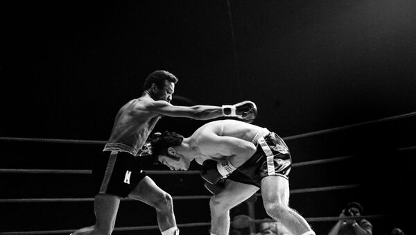 Легендарный боксер Хосе Наполес (справа), архивное фото - Sputnik Казахстан