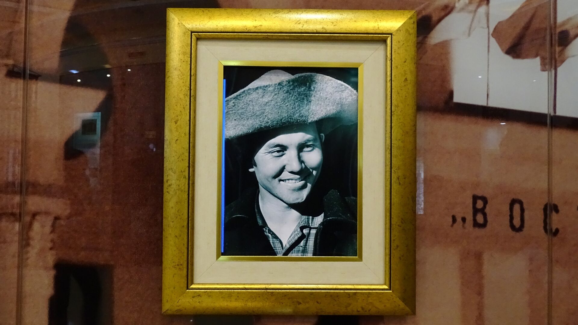Фотопортрет молодого Нурсултана Назарбаева - экспонат Музея Первого президента РК в Темиртау - Sputnik Казахстан, 1920, 01.02.2022