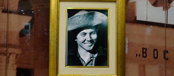 Фотопортрет молодого Нурсултана Назарбаева - экспонат Музея Первого президента РК в Темиртау - Sputnik Казахстан