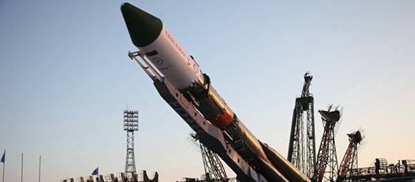 Подготовка ТГП Прогресс МС-04 и ракеты-носителя Союз-У к пуску Подготовка ТГП Прогресс МС-04 и ракеты-носителя Союз-У к пуску - Sputnik Казахстан