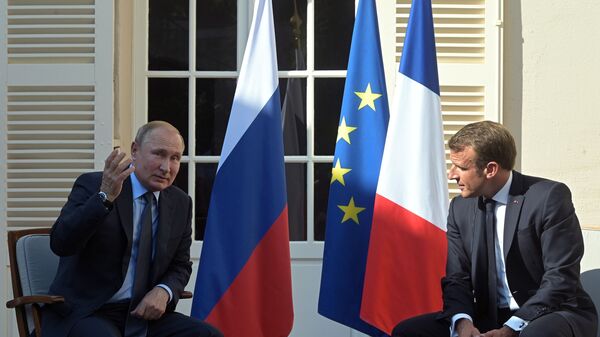 Президент РФ Владимир Путин и президент Франции Эммануэль Макрон - Sputnik Казахстан
