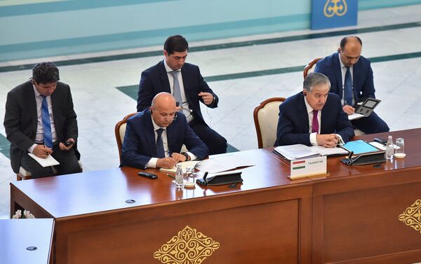 Представители Таджикистана на встрече высокого уровня формата С5+1 в Казахстане - Sputnik Казахстан