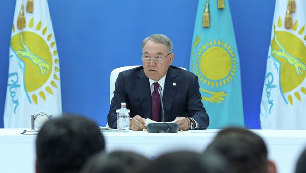 Елбасы Нурсултан Назарбаев на заседании политсовета партии Nyr Otan, архивное фото - Sputnik Казахстан