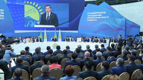 Премьер-министр Аскар Мамин на заседании политсовета Нур Отан - Sputnik Казахстан