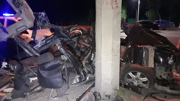 BMW разорвало на части при ДТП в Алматы, водитель чудом выжил - Sputnik Казахстан