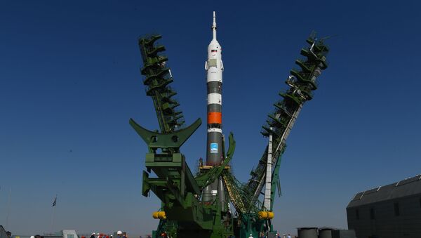 Ракета-носитель Союз-2.1а с пилотируемым кораблем Союз МС-14 во время установки на стартовый комплекс космодрома Байконур - Sputnik Казахстан