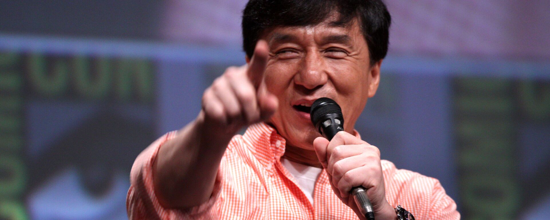 Актер Джеки Чан на  международном ежегодном фестивале Comic-Con в Сан-Диего  - Sputnik Қазақстан, 1920, 06.10.2025