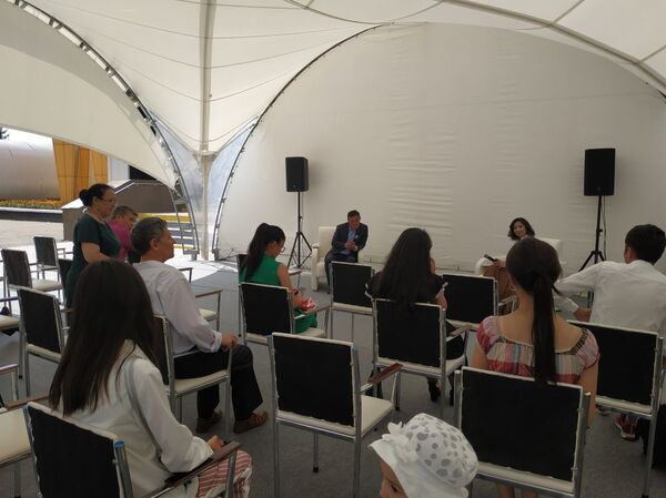 Большой книгообмен и встреча с авторами: как проходит Kitap Fest Nur-Sultan Большой книгообмен и встреча с авторами: как проходит Kitap Fest Nur-Sultan - Sputnik Казахстан