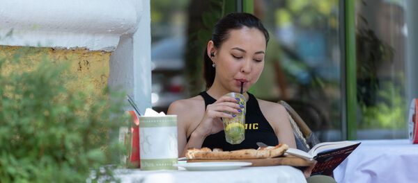 Летнее кафе в Алматы - Sputnik Казахстан