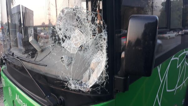 Автобус сбил пешехода в Алматы Автобус сбил пешехода в Алматы - Sputnik Казахстан