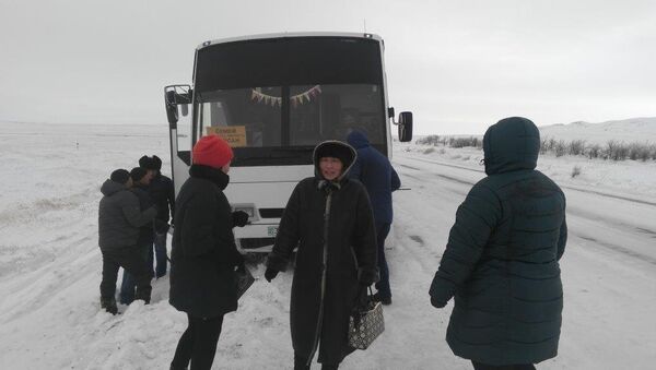 ШҚО-да эвакуацияланған автобус жолаушылары - Sputnik Қазақстан