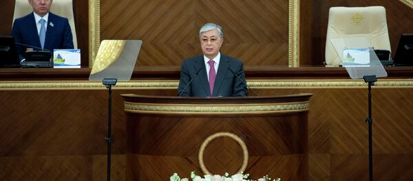 Президент Казахстана Касым-Жомарт Токаев выступает на совместном заседании палат парламента Президент Казахстана Касым-Жомарт Токаев выступает на совместном заседании палат парламента - Sputnik Казахстан