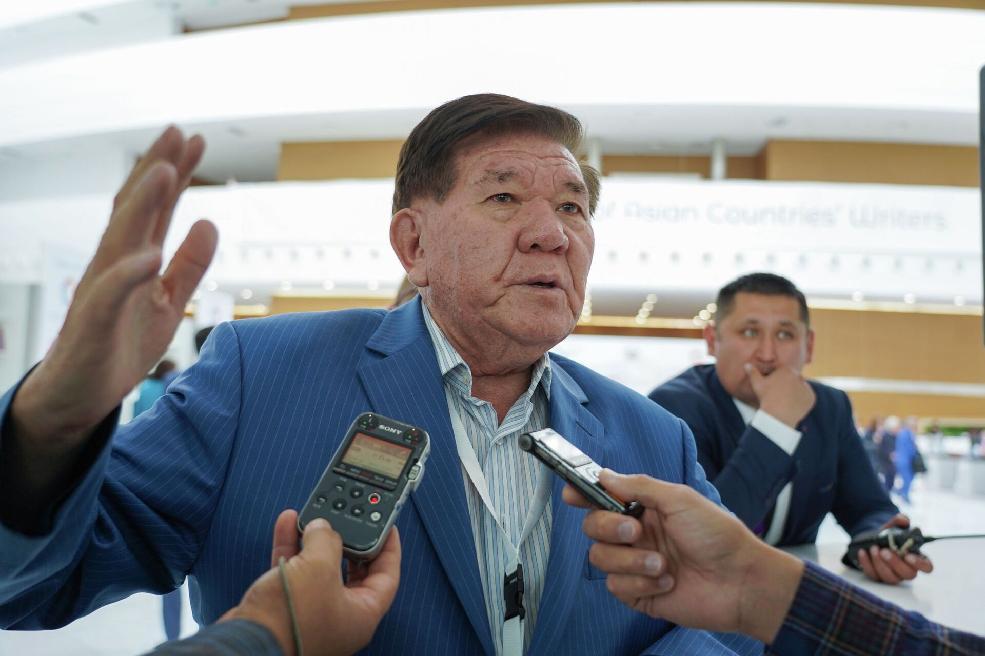 Писатель Мухтар Шаханов - Sputnik Казахстан, 1920, 20.04.2026