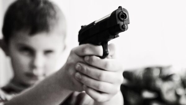 Ребенок с оружием - Sputnik Казахстан